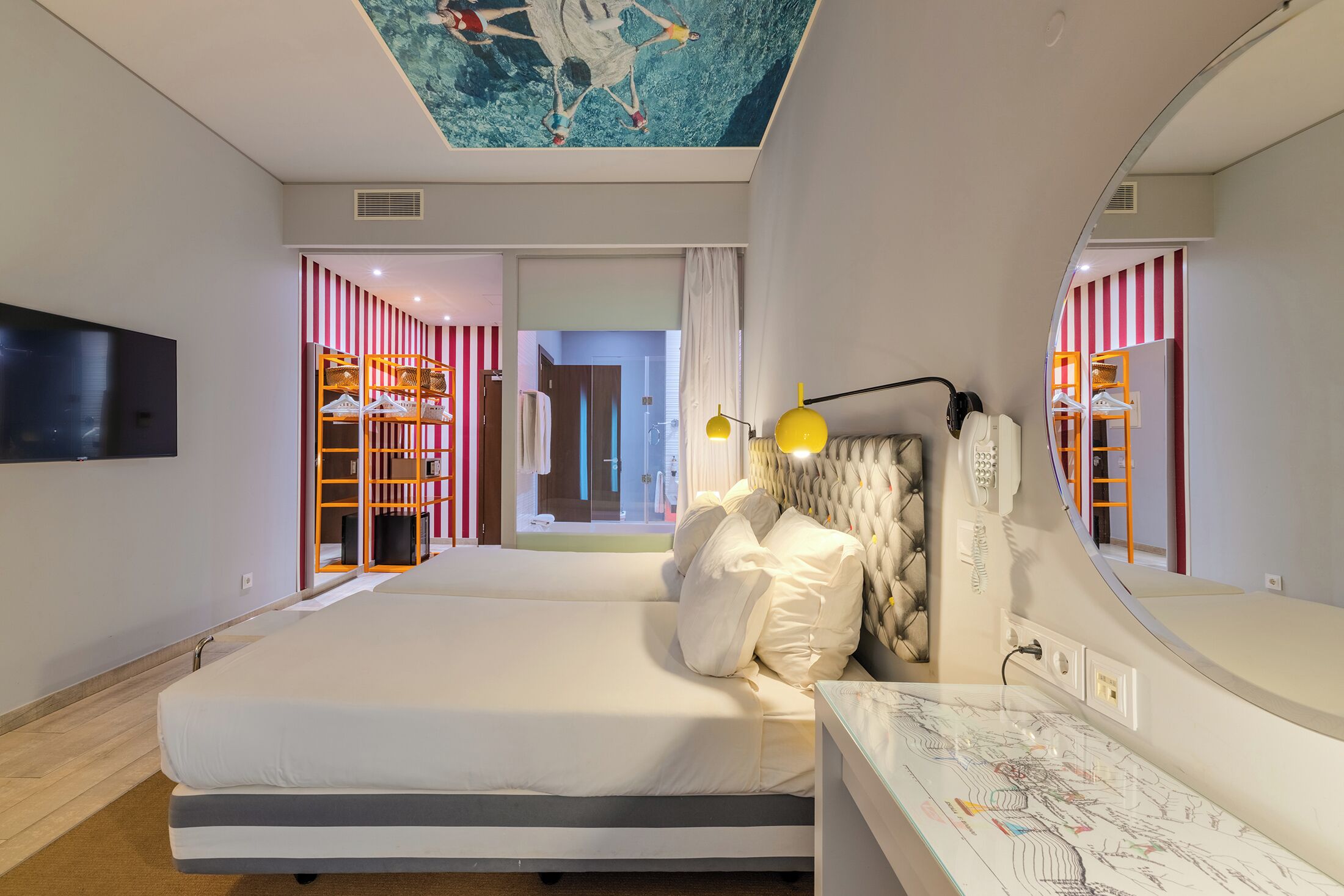 Minibar, coffres-forts dans les chambres, Wi-Fi gratuit, draps fournis