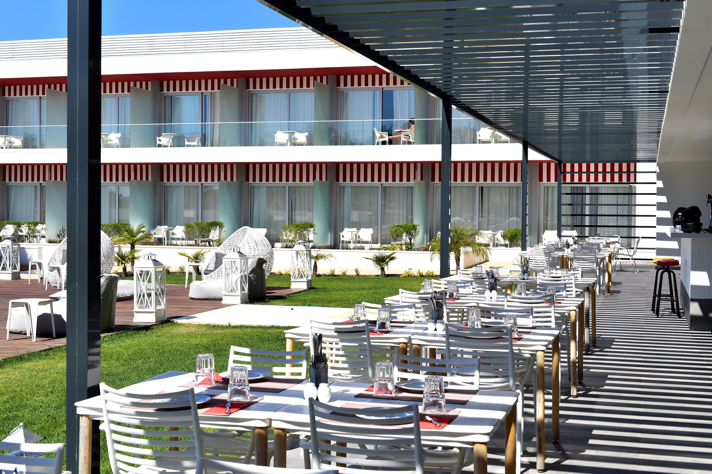 breakfast, lunch and dinner served