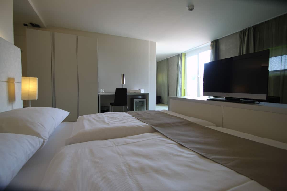 Minibar, in-room safe, desk, free cots/infant beds