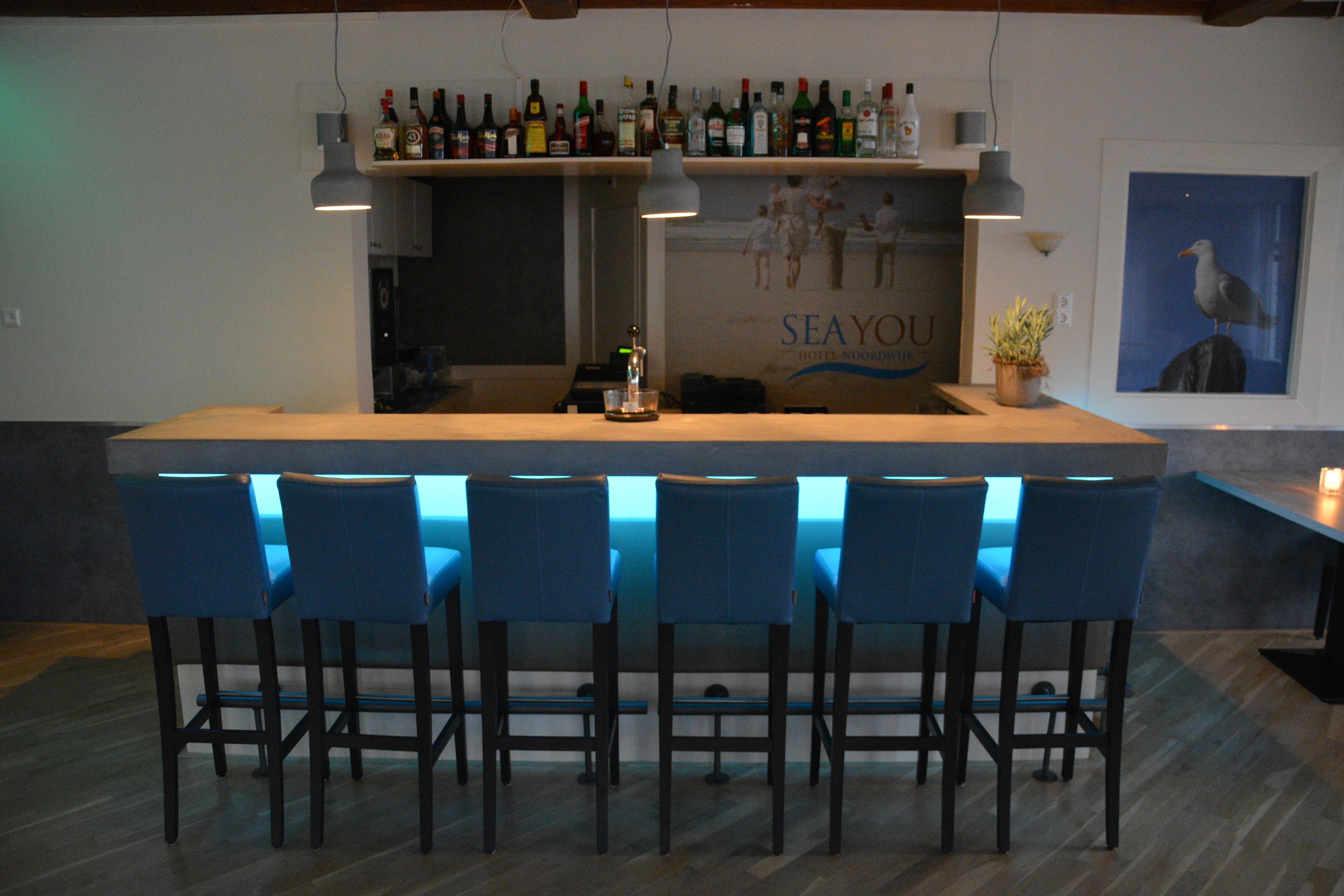 Bar (trong khuôn viên)