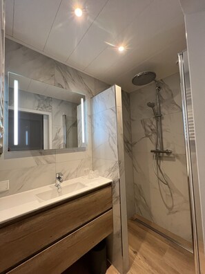 Superior Room | Bathroom