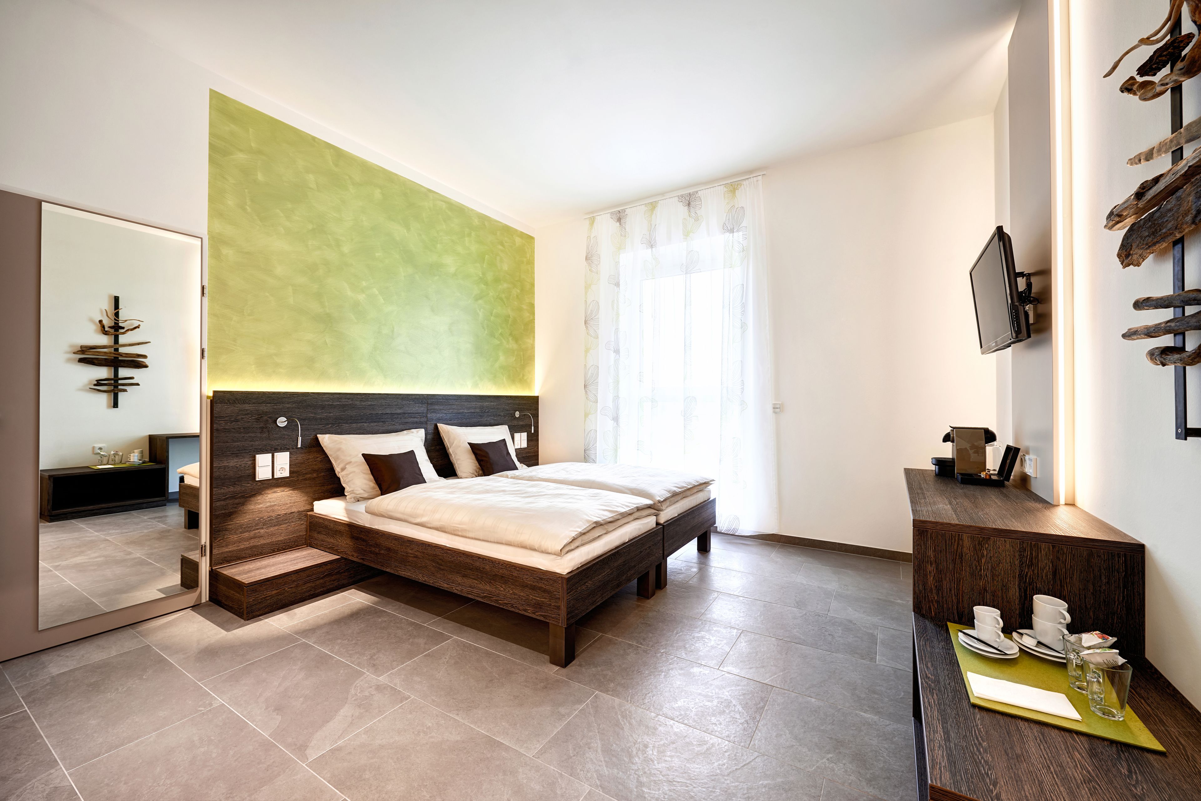 Kahden hengen standard-huone (yksi tai kaksi sänkyä), 1 makuuhuone, esteetön | Tallelokero huoneessa, työpöytä, äänieristys, ilmainen Wi-Fi