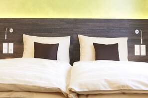 In-room safe, desk, soundproofing, free WiFi - eee Hotel MARCHTRENK (Marchtrenk)