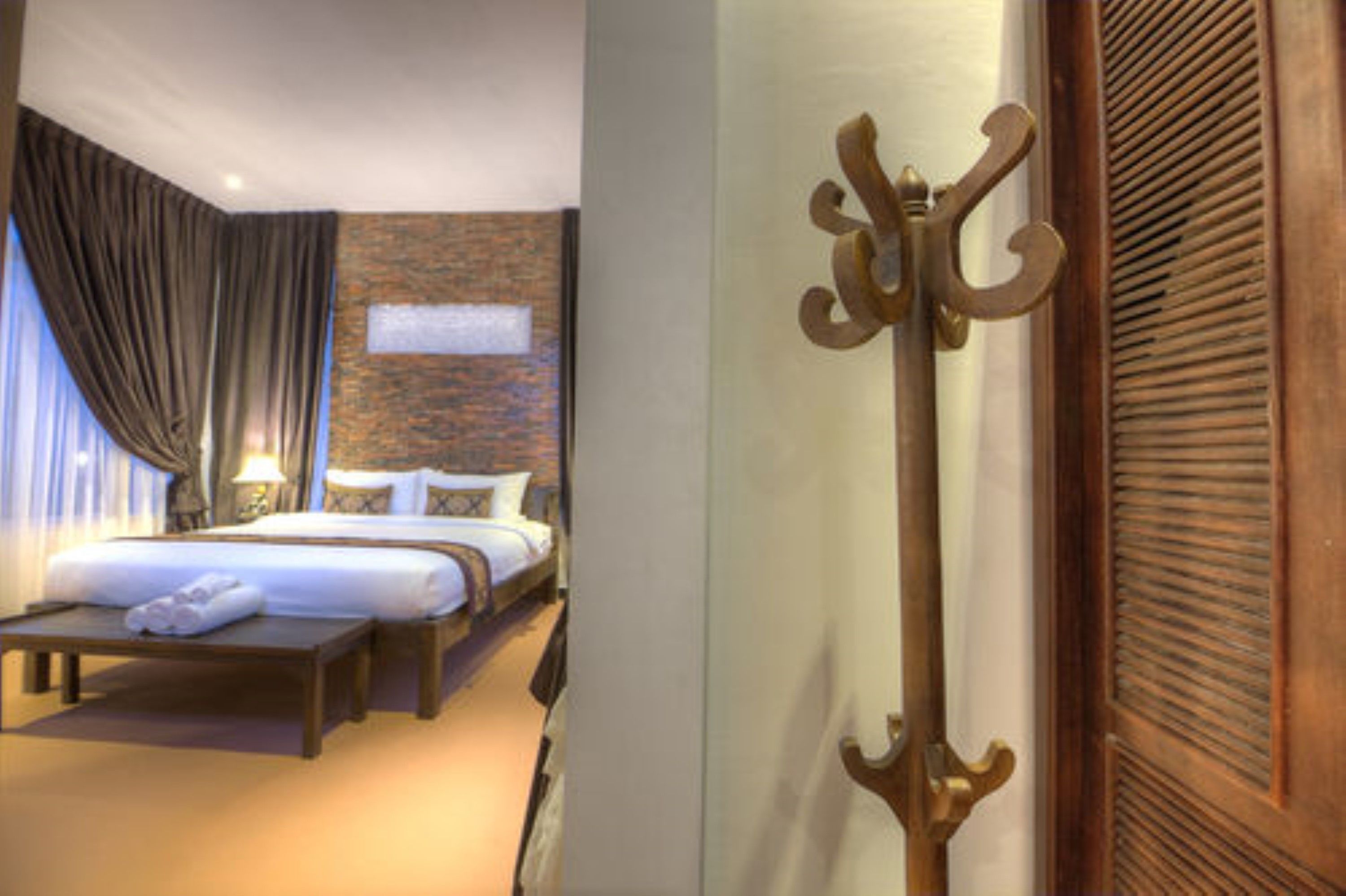 junior suite | 1 bedroom, premium bedding, minibar, in-room safe