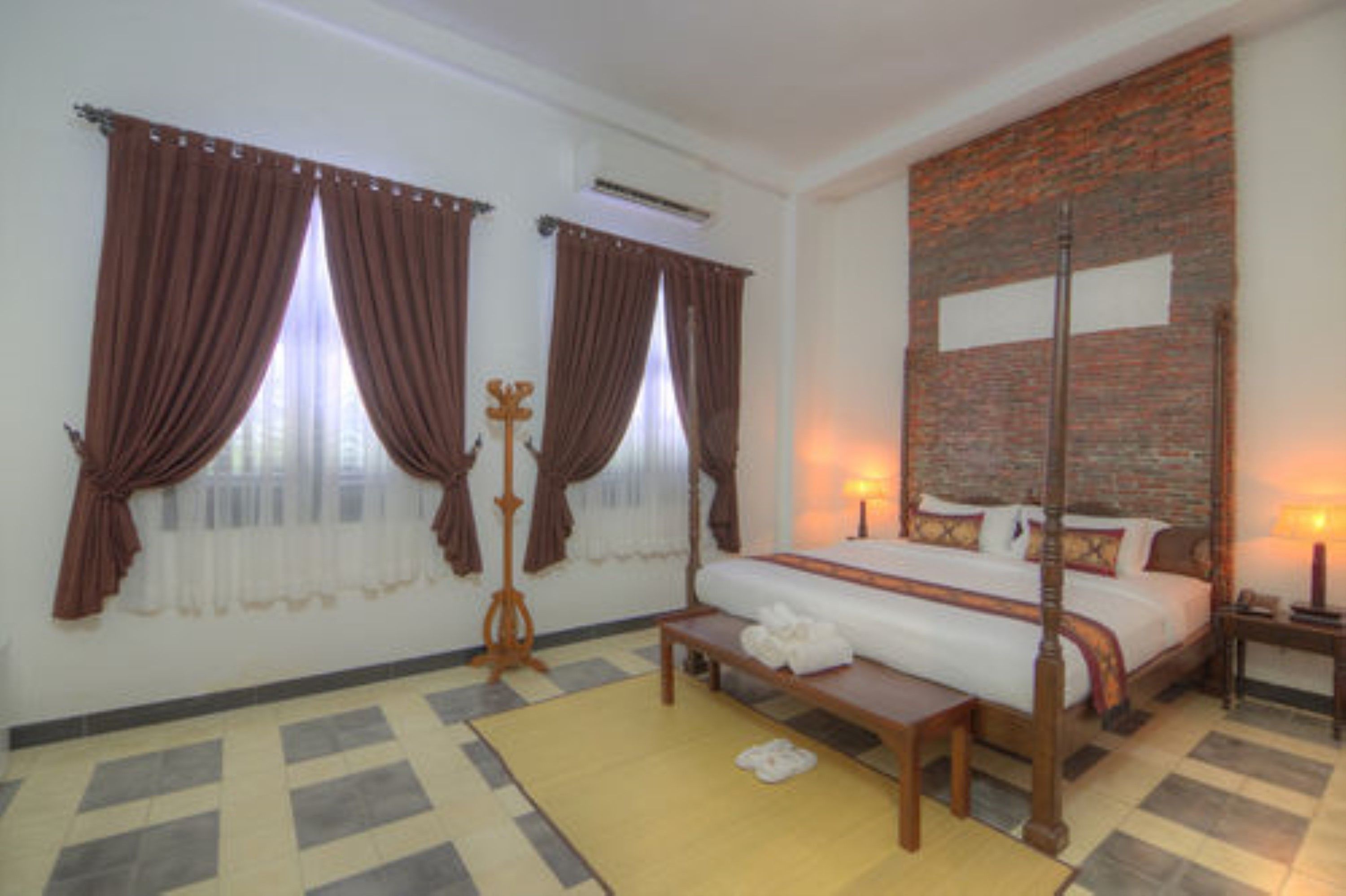 elegant suite room | 1 bedroom, premium bedding, minibar, in-room safe