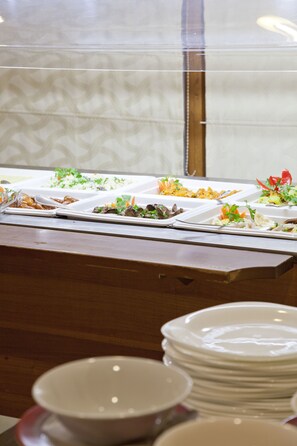 Breakfast buffet - Euro Hotel Grivita (Bucharest)