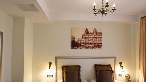Minibar, desk, WiFi (free) - Euro Hotel Grivita (Bucharest)