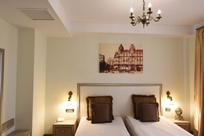 迷你吧、办公桌、免费 WiFi