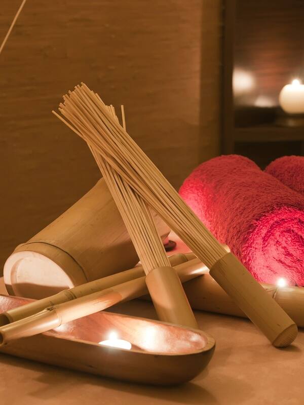 Sauna, hot tub, Turkish bath/hammam, body treatments, facials