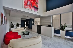 Sala de estar en el lobby