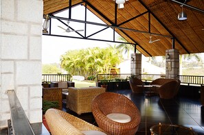 Lobby sitting area - Cotton County Club and Resort (Hubli)