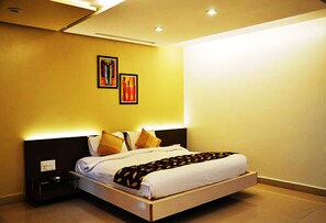 Premium bedding, in-room safe, iron/ironing board - Cotton County Club and Resort (Hubli)