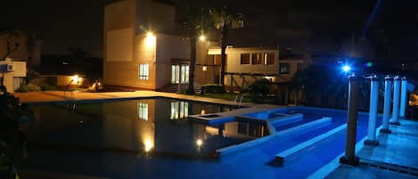 Piscina coperta, piscina all'aperto
