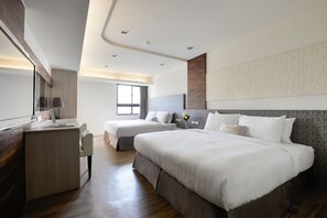Desk, soundproofing, free WiFi, bed sheets - Taichung Saint Hotel (Taichung)