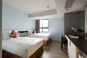 Escritorio, sistema de insonorización, wifi gratis y ropa de cama 