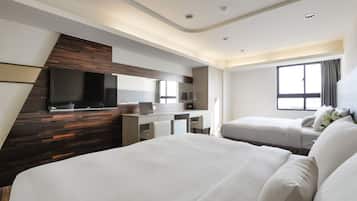 Desk, soundproofing, free WiFi, bed sheets