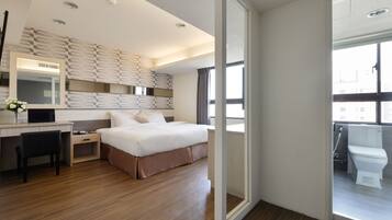 Business-dobbeltværelse - 1 dobbeltseng | Skrivebord, lydisolering, gratis Wi-Fi, sengetøj