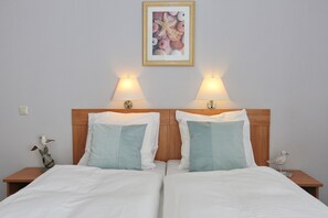 In-room safe, desk, blackout drapes, free WiFi - Hotel Golfzicht (Noordwijk)