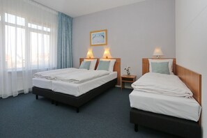 In-room safe, desk, blackout curtains, free WiFi - Hotel Golfzicht (Noordwijk)