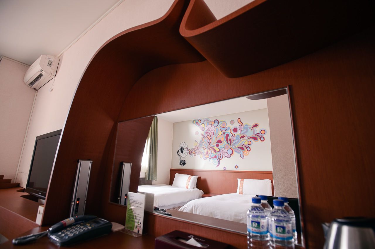 twin room, 2 single beds | room amenity