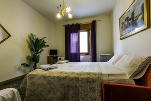Kamar Double, kamar mandi pribadi | Brankas, meja kerja, dan setrika/meja setrika