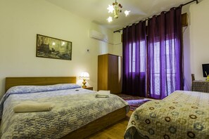 Chambre Triple, salle de bains commune