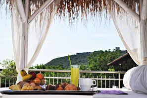 Superior Studio Suite | Outdoor dining