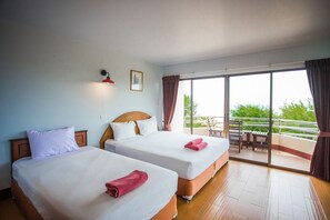 Escritorio, cortinas blackout y wifi gratis 