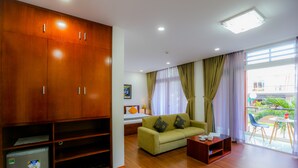A modern living room with a sofa, a coffee table, and a wooden cabinet. - Valley Mountain Hotel (Ho Chi Minh City)