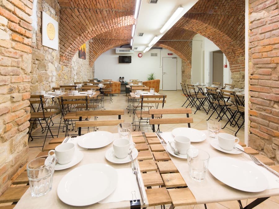 Kontinental frokost hver dag (EUR 6 per person)