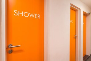 Camera singola, bagno condiviso | Bagno | Doccia, asciugacapelli, asciugamani