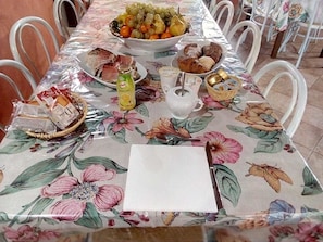 Tägliches inbegriffenes großes Frühstück