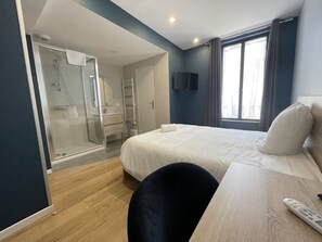 Chambre Double Confort, salle de bains attenante