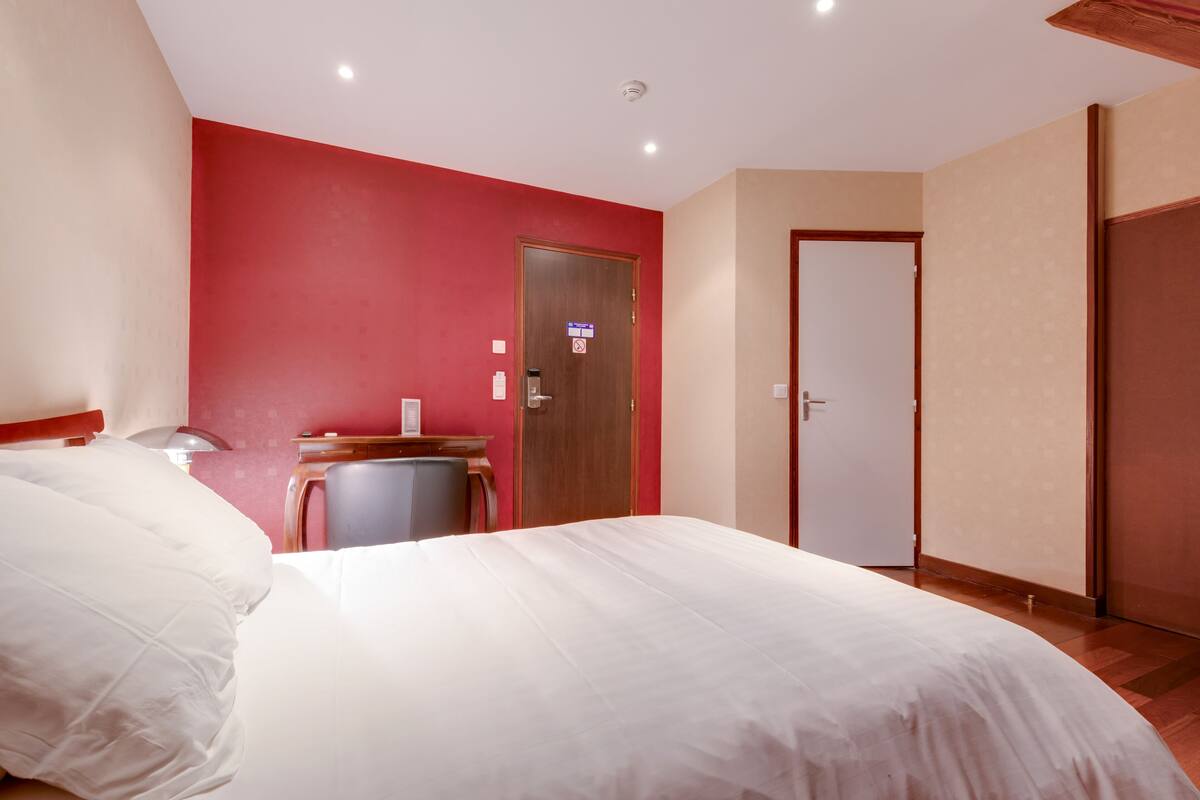 Chambre Double, salle de bains attenante