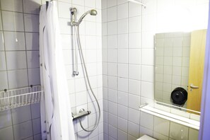 Douche, savon, papier toilette