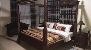 Romanttinen huone, 1 parisänky, näköala puutarhaan | Työpöytä, ilmainen Wi-Fi