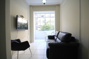 3 habitaciones y tabla de planchar con plancha 