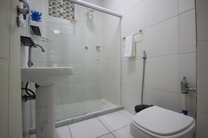 Shower, towels - Ferreira 201 (Rio de Janeiro)