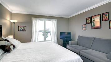 Suite 1, King Bed