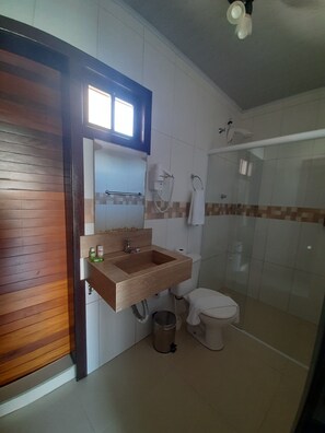 Shower, free toiletries, hair dryer, towels - Pousada Casa do Luiggi (Penha)
