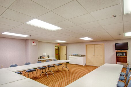 Park Tower Inn - Image 21