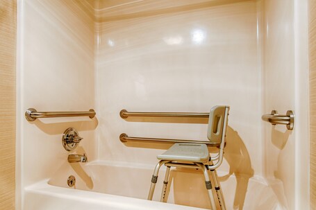 Park Tower Inn - Image 19