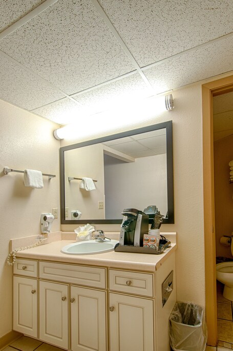 Park Tower Inn - Image 14
