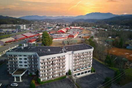 Park Tower Inn - Image 9