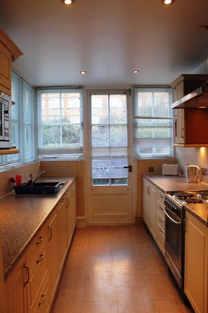 Full-sized fridge, microwave, stovetop, coffee/tea maker