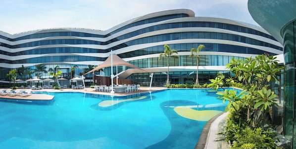 Outdoor pool, pool loungers