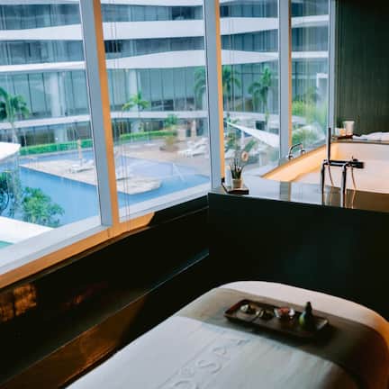 Couples treatment rooms, aromatherapy, hot stone massages