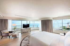 Bay View Two Bedroom Ambassador Suite-Balcony | View from room - Conrad Manila (Pasay)