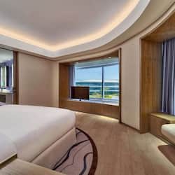Diplomatic Suite - Lounge Access | Premium bedding, minibar, in-room safe, free cribs/infant beds