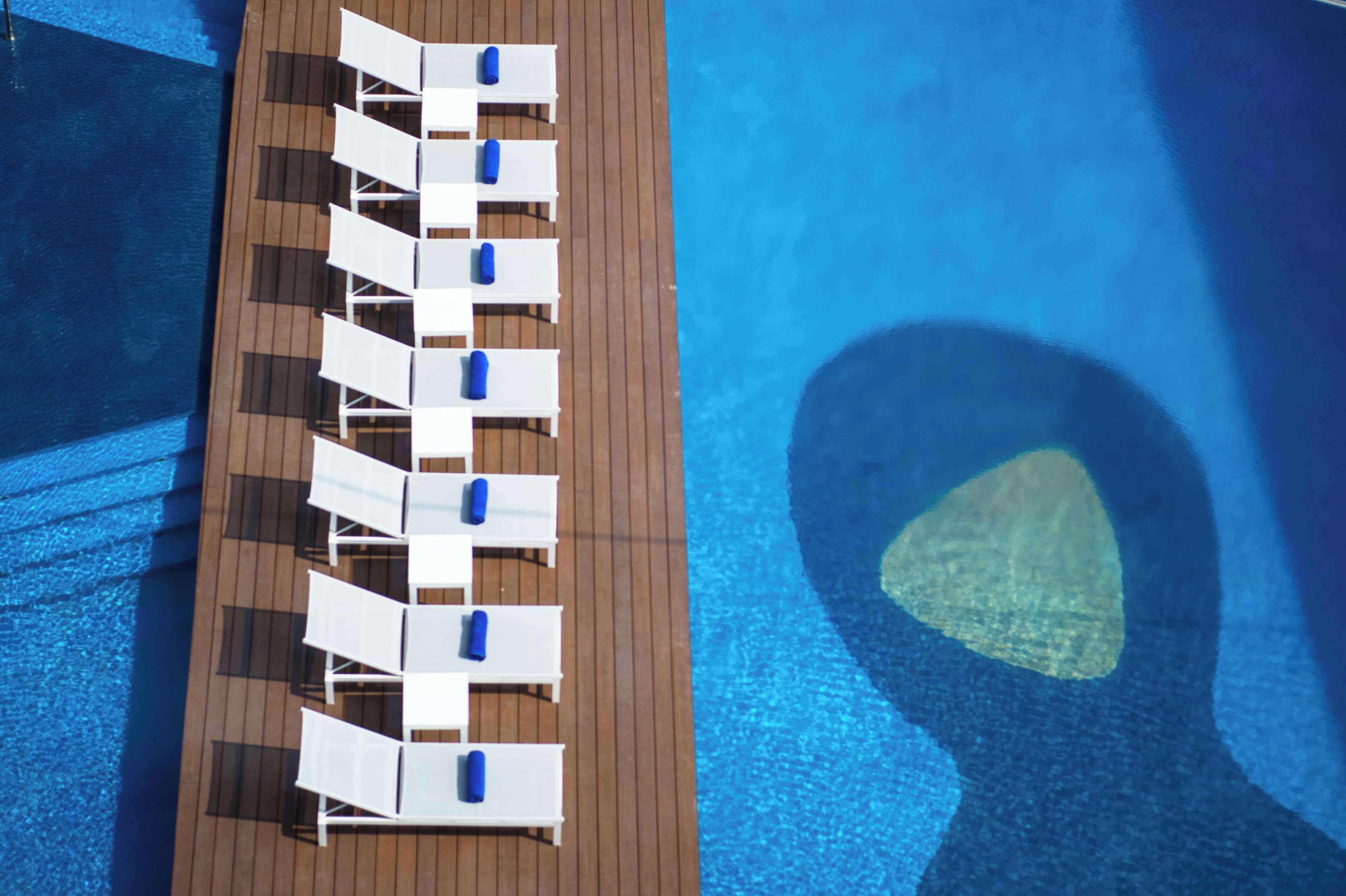 outdoor pool, pool loungers